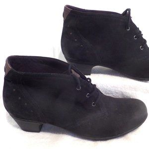 10 Wide Cobb Hill by New Balance Black Brown Boots